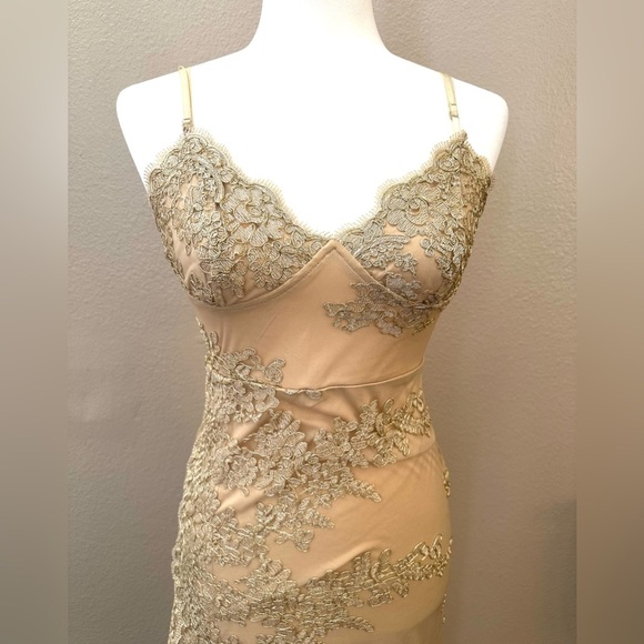 Elegant Windsor Cream Lace Gown NWT - Picture 9 of 10